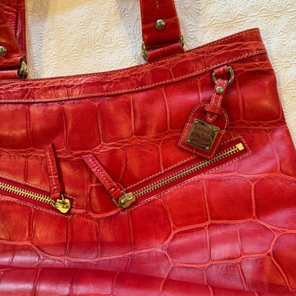 Dooney & Bourke Large Vintage Leather Red Crocodile-Embossed Tote Bag - Picture 3 of 10